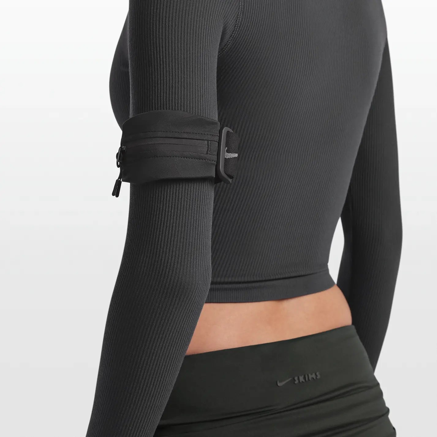 NikeSKIMS ACCESSORIES ARMBAND | OBSIDIAN