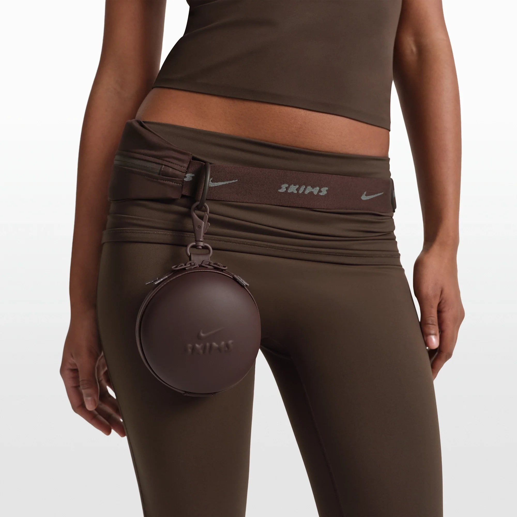 NikeSKIMS ACCESSORIES HARDSHELL ROUND CASE | PHOENIX