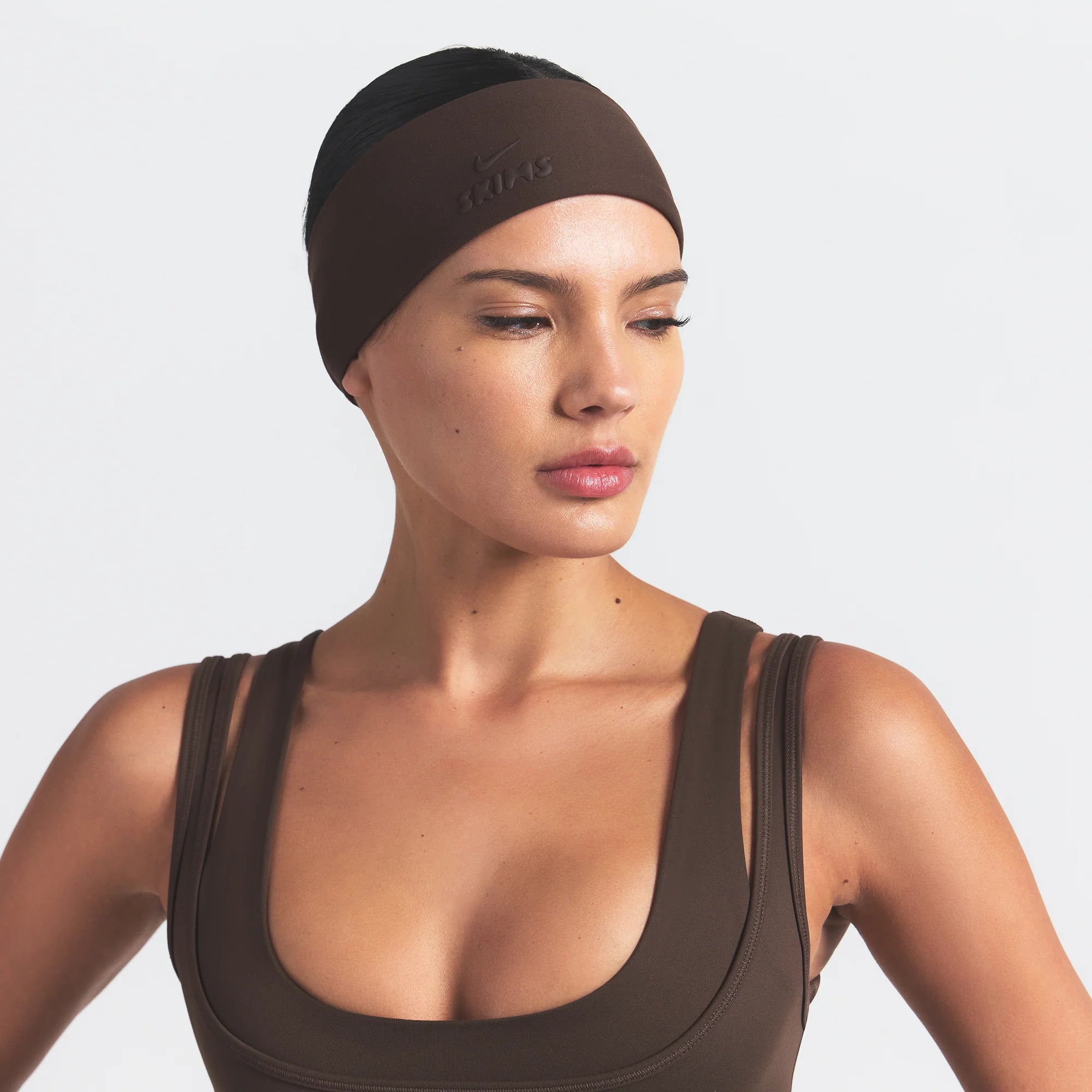NikeSKIMS ACCESSORIES HEADBAND | DARK SEPIA