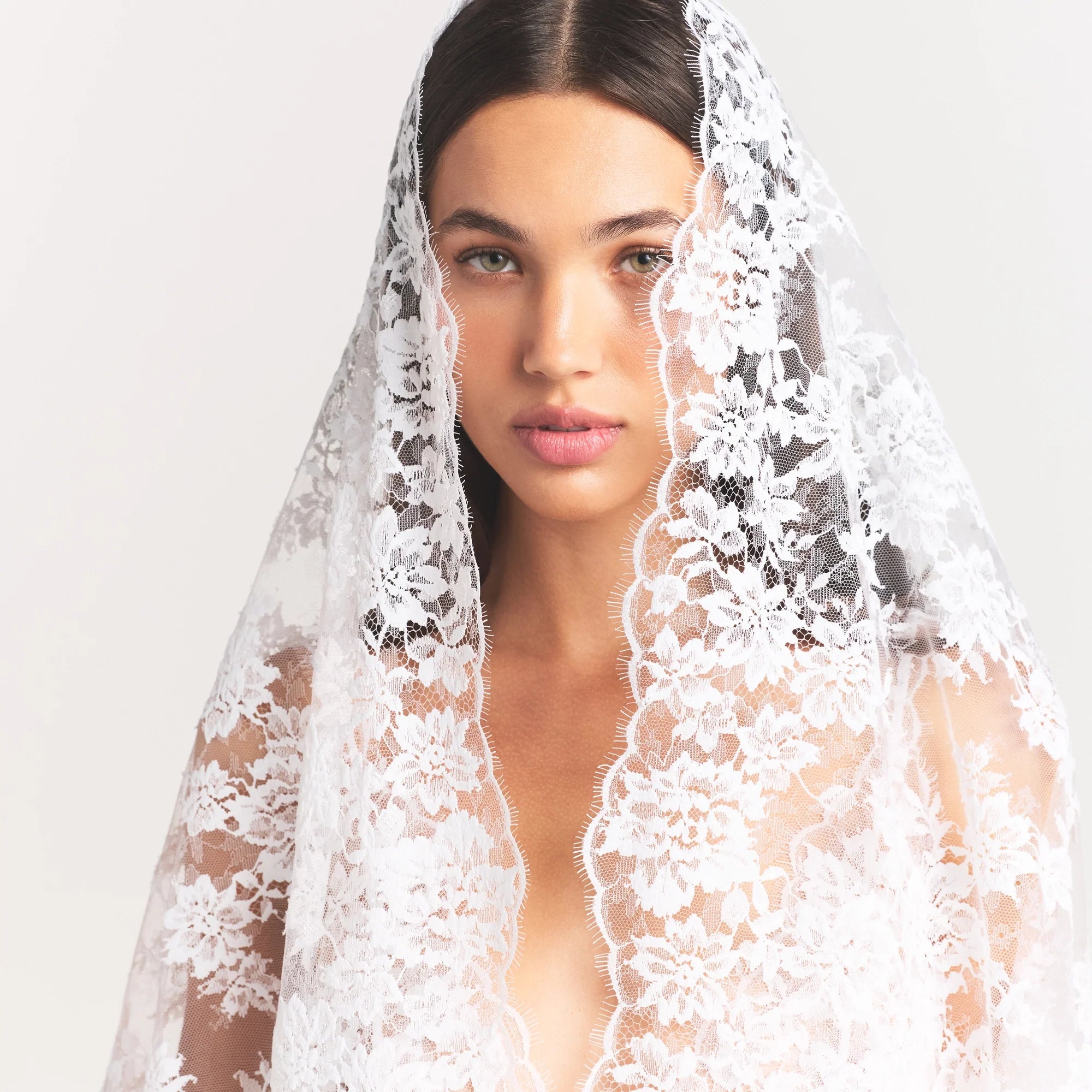 SKIMS LACE VEIL | SNOW